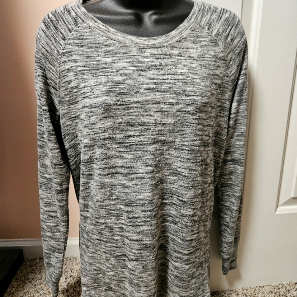 New York & Company Gray Knit Lightweight Sweater